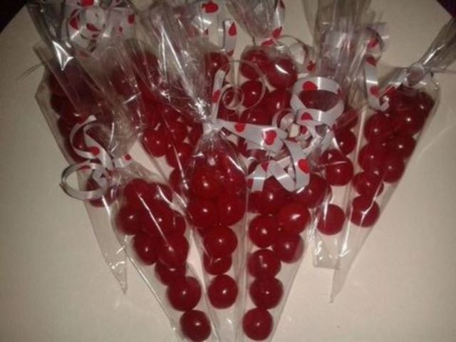 conos de cerezas dulces o enchilada